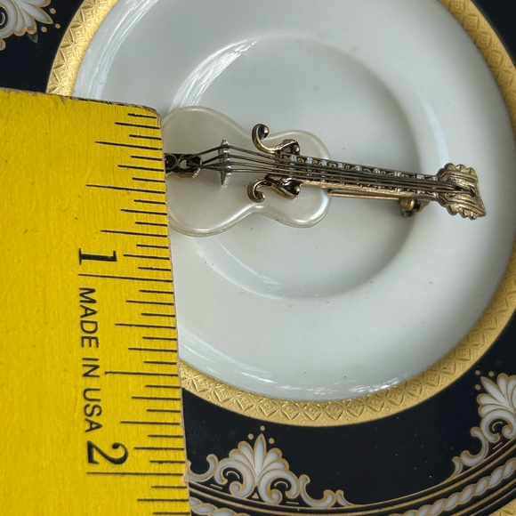 Vintage Gold and Mother-of-Pearl Guitar Brooch - Picture 6 of 7